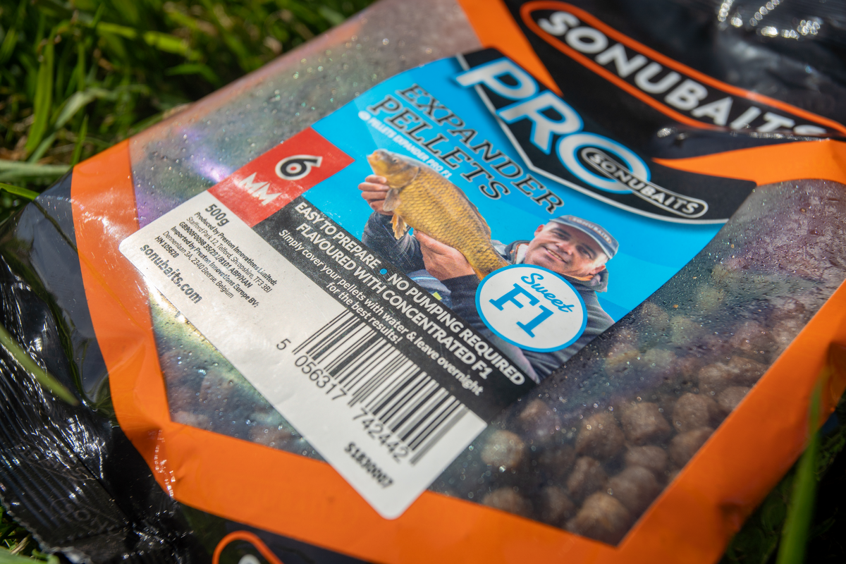 Sonubaits F1 Pro Expander Pellets - detail van de 6mm verpakking