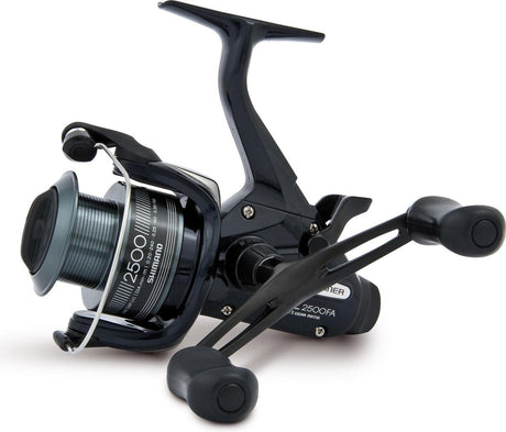 Shimano - Baitrunner DL 2500FA - Hengelsport De Goeie Vangst