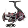 Daiwa - 21 Ballistic MQ LT 2500D - Hengelsport De Goeie Vangst