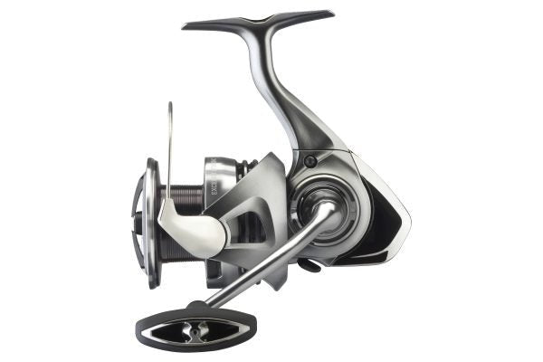 Daiwa - 23 Exceler LT2500 - Hengelsport De Goeie Vangst