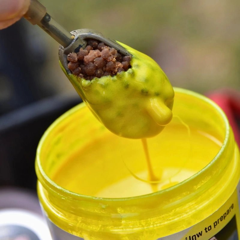 Dynamite Baits-Swim Stim Feeder & Bag Dip 500ml-F1 Sweet - De Goeie Vangst