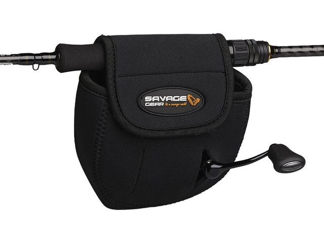 Savage Gear - Neoprene Reel Cover - Hengelsport De Goeie Vangst